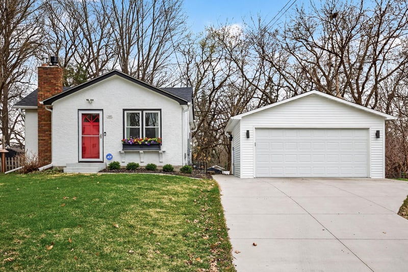 140 Hickory St, Mahtomedi, MN 55115