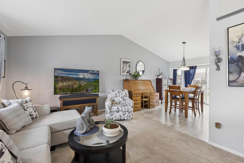 1121 Apple Cir, Mayer, MN 55360