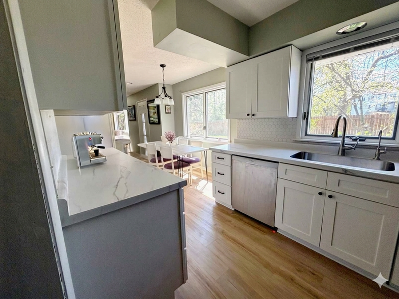 15800 Valley View Rd, Eden Prairie, MN 55344