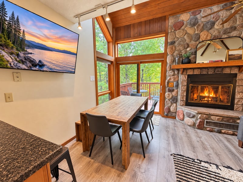 511 Moose Mountain Dr, Tofte, MN 55615