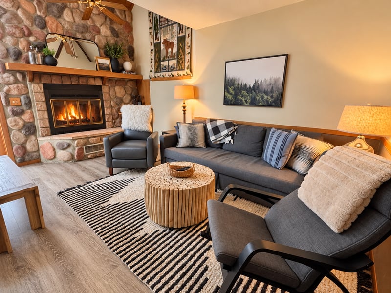 511 Moose Mountain Dr, Tofte, MN 55615