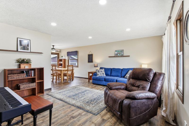732 Vicky Ln, Lino Lakes, MN 55014