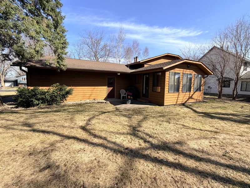 1919 Driftwood Ave, Worthington, MN 56187