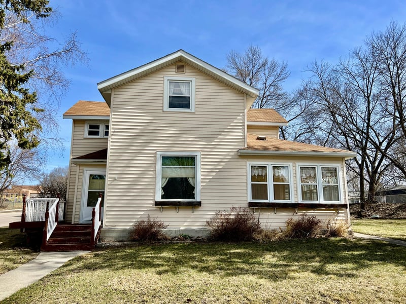24 4th St NW, Ortonville, MN 56278