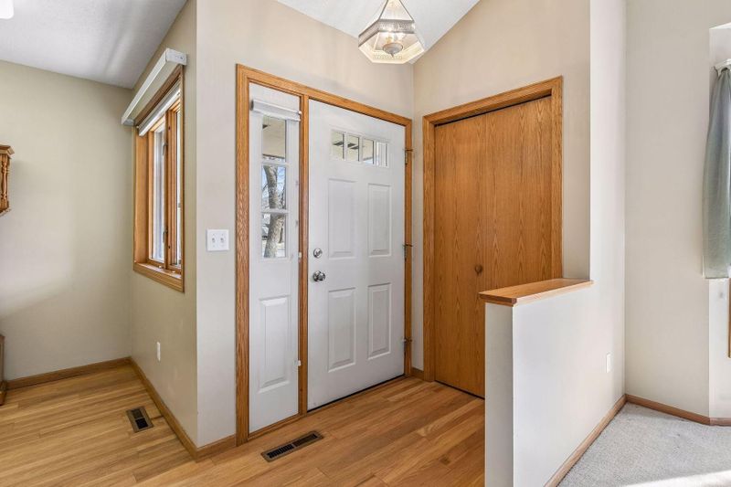13180 Gemstone Ct, Apple Valley, MN 55124