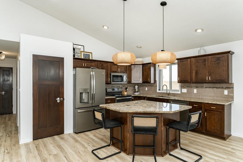 1442 N Pine Dr NE, Pine Island, MN 55963