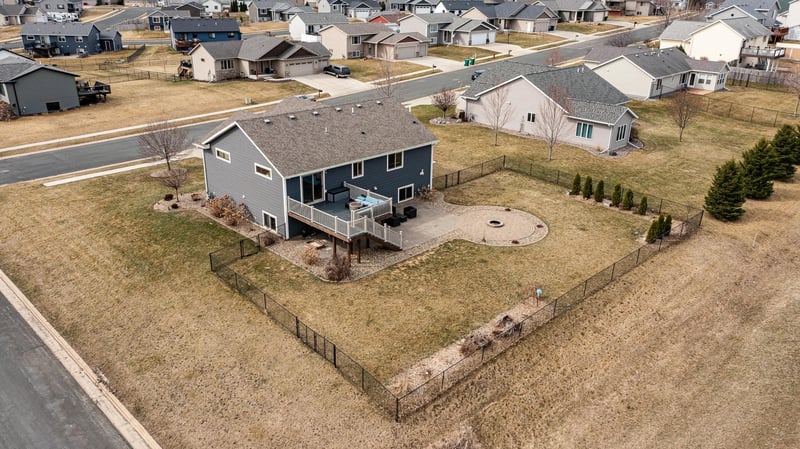 1442 N Pine Dr NE, Pine Island, MN 55963