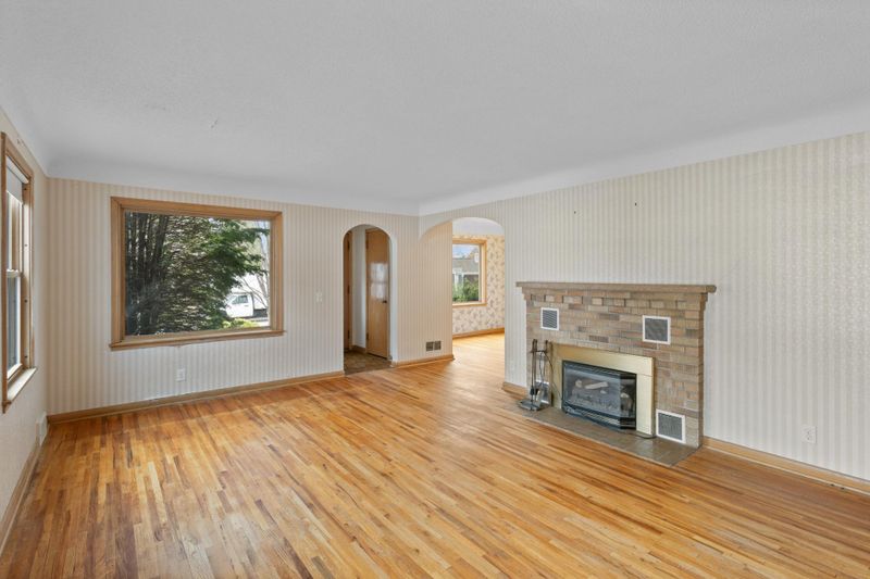 3273 Drew Ave N, Robbinsdale, MN 55422