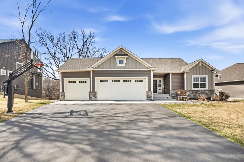 8610 Bluestem Dr, Victoria, MN 55386