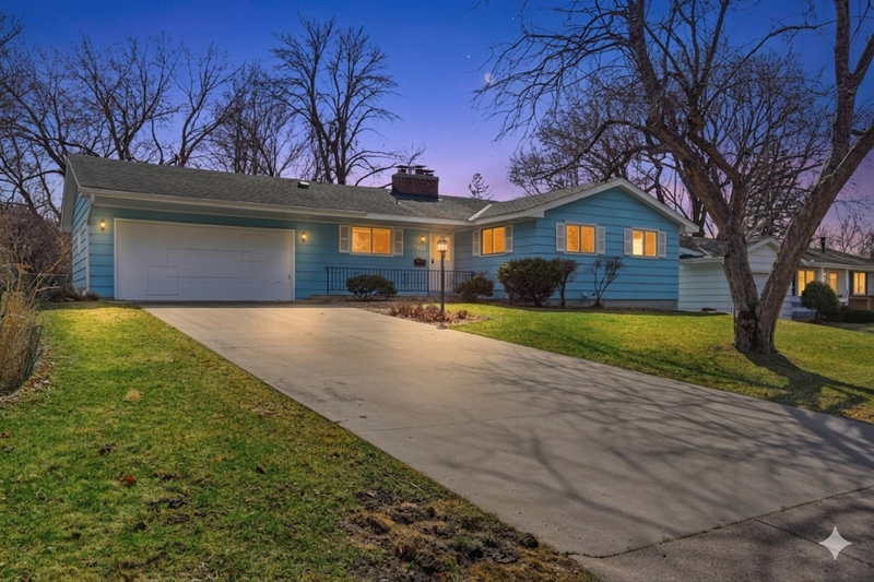 8409 32nd Pl N, Crystal, MN 55427