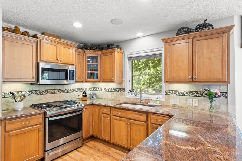 7021 Waterstone Ln, Woodbury, MN 55125