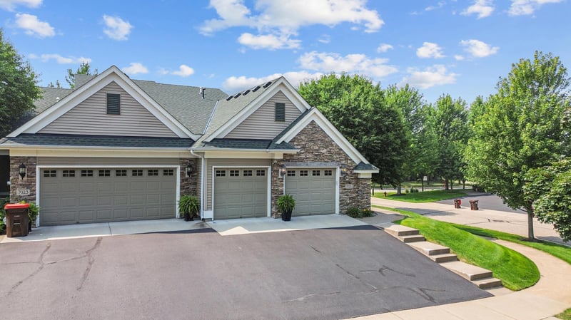 7021 Waterstone Ln, Woodbury, MN 55125