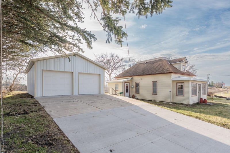 397 S Kilkenny Rd, Kilkenny, MN 56052