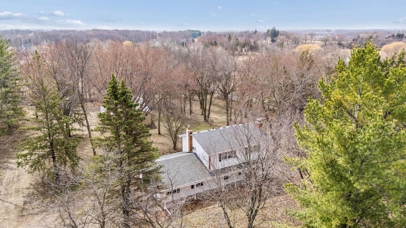 6325 Wood Hill Ln, Maple Plain, MN 55359