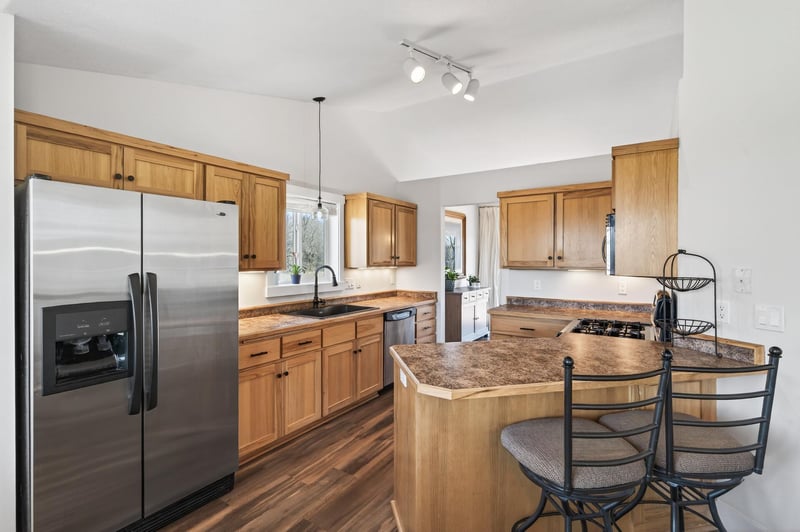 929 Farmers Ridge Trl, Belle Plaine, MN 56011