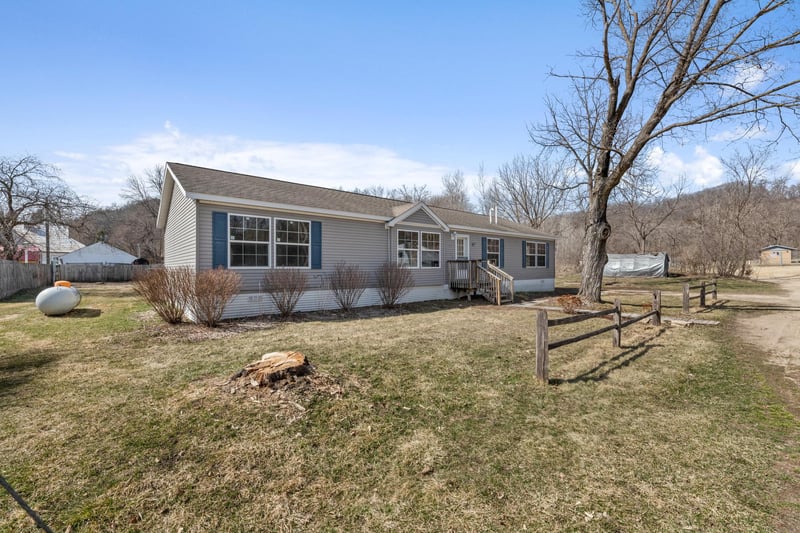 53 1st Ave N, Hammond, MN 55991