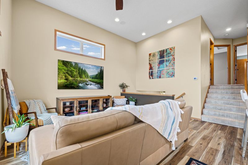6819 Newbury Rd, Woodbury, MN 55125