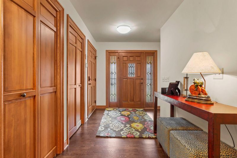 9134 Fox Run Cir, Eden Prairie, MN 55347