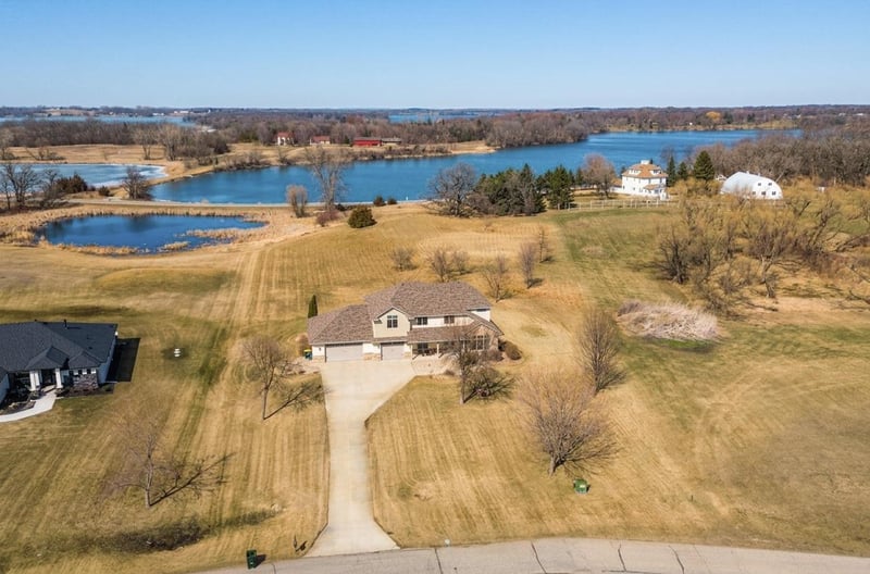294 57th Ave NE, Willmar, MN 56201