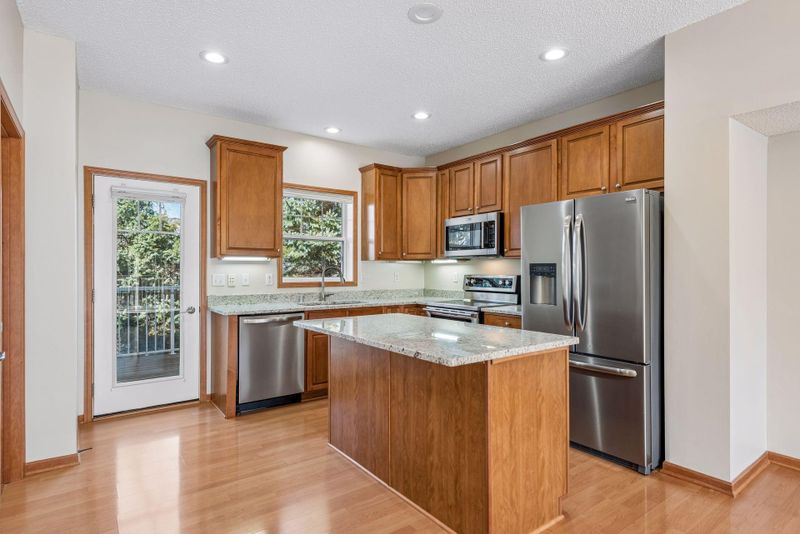 3264 Oak View Dr, Woodbury, MN 55129