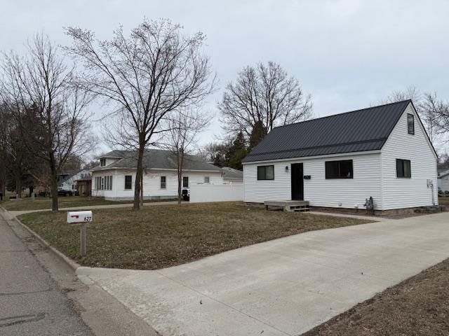 627 E South St, Litchfield, MN 55355
