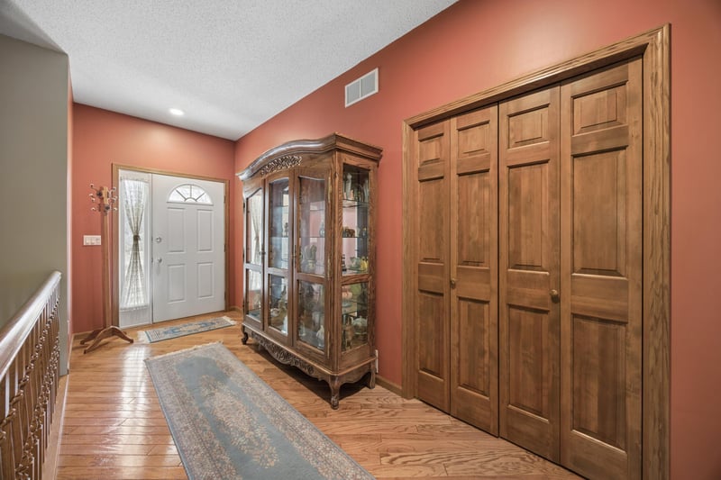 4465 Farmdale Cir, Saint Augusta, MN 56301