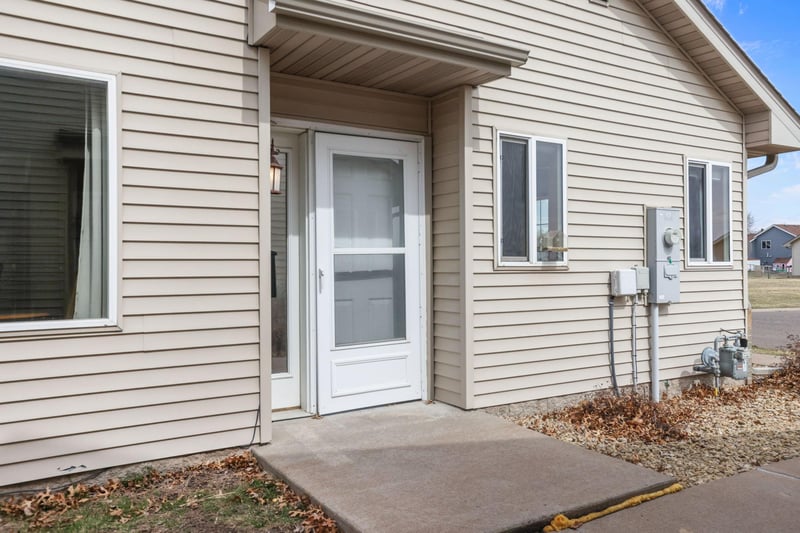 955 Rush Landing Ct, Rush City, MN 55069