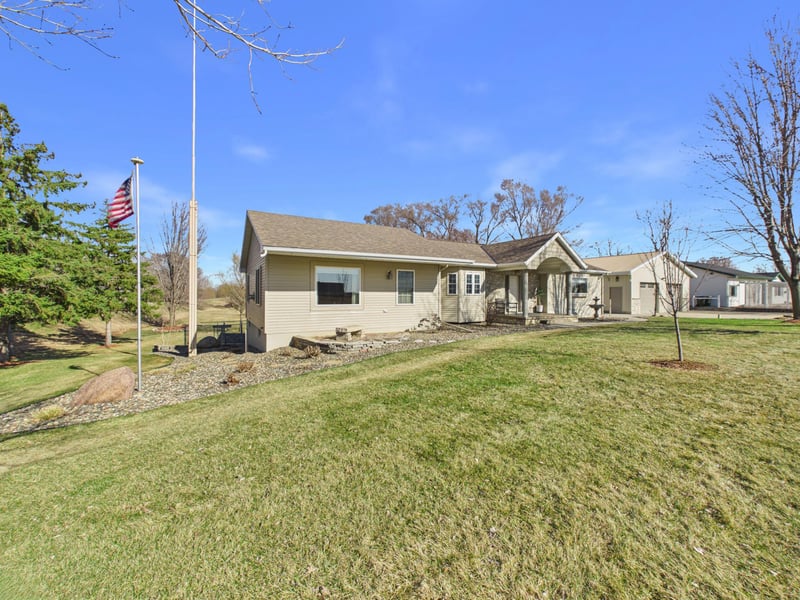 304 12th Ave SE, Melrose, MN 56352