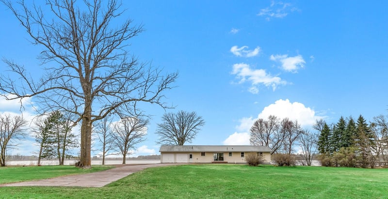1337 Mahogany St, Braham, MN 55006