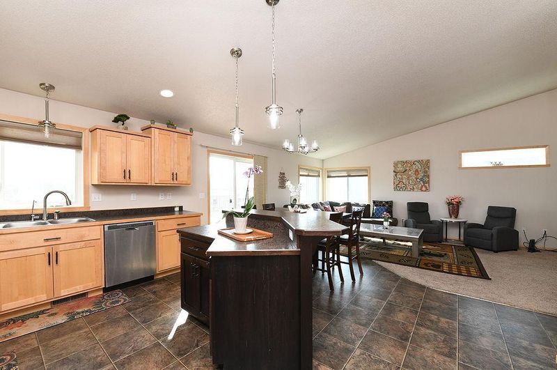 4584 Meadows Ln, Moorhead, MN 56560
