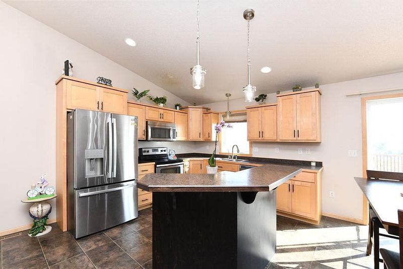 4584 Meadows Ln, Moorhead, MN 56560