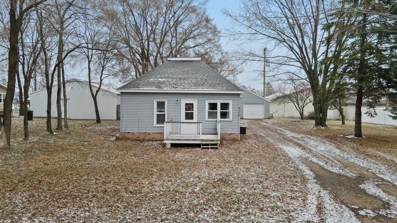 520 Ellsworth Ave, South Haven, MN 55382