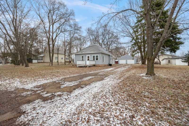 520 Ellsworth Ave, South Haven, MN 55382