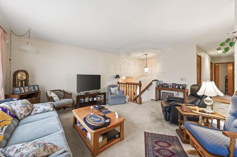 187 Valleyside Dr, Saint Paul, MN 55119