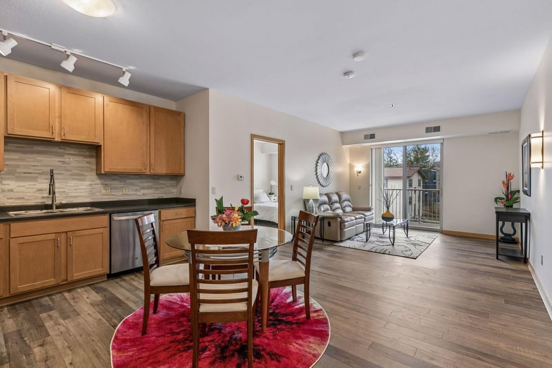 2900 University Ave SE #305, Minneapolis, MN 55414