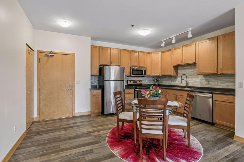 2900 University Ave SE #305, Minneapolis, MN 55414