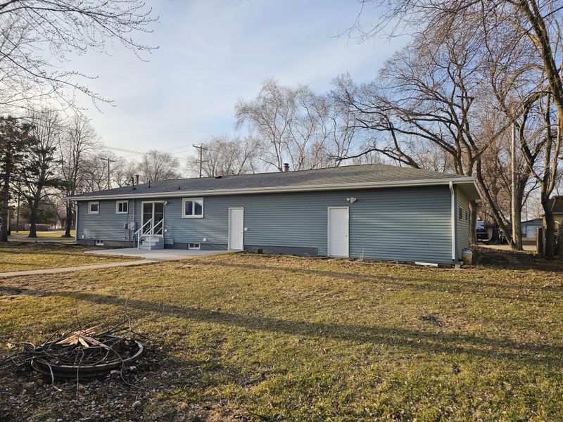 265 1st St NW, Richmond, MN 56368