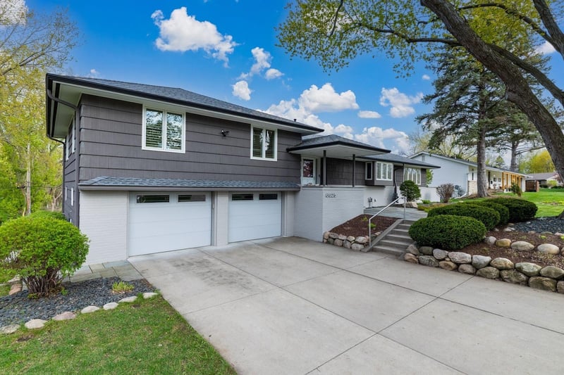 6625 Naomi Dr, Edina, MN 55439
