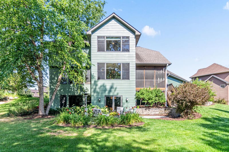 11388 Avery Dr, Inver Grove Heights, MN 55077
