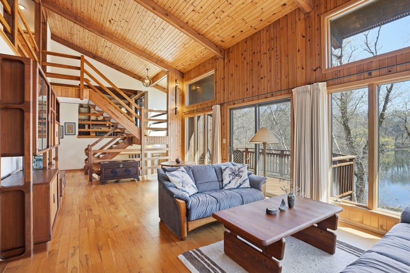 985 Cliff Rd, Eagan, MN 55123