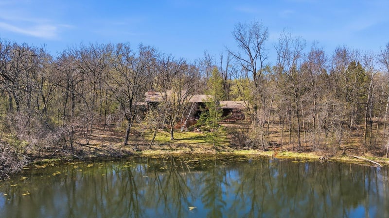 985 Cliff Rd, Eagan, MN 55123