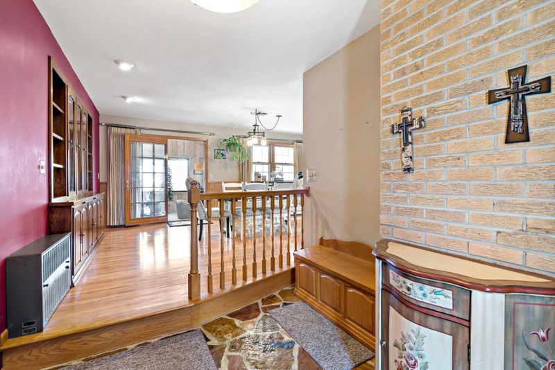1254 Prairie St, Chaska, MN 55318