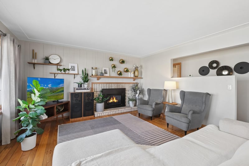 6351 Dogwood Ave, Chanhassen, MN 55331