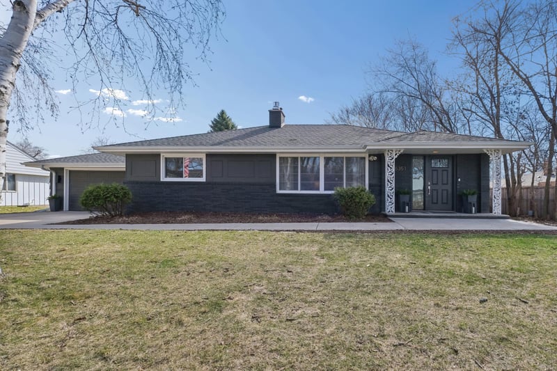 6351 Dogwood Ave, Chanhassen, MN 55331