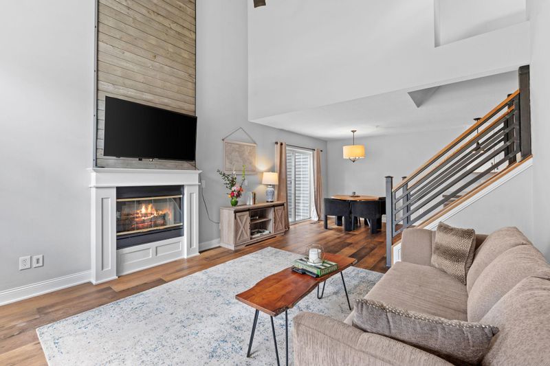 449 Mission Hills Way E, Chanhassen, MN 55317
