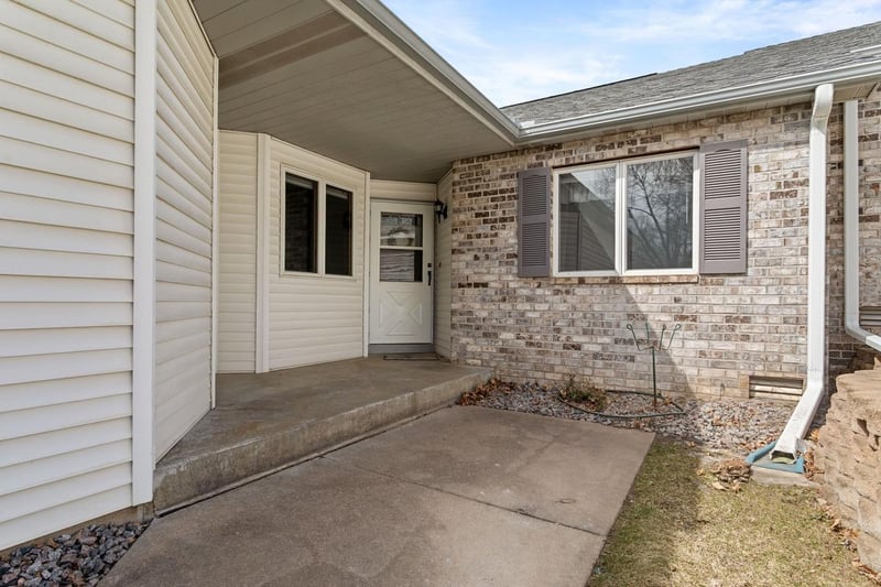 2720 Lake Court Dr #103, Mounds View, MN 55112