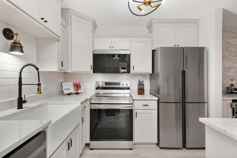 26 10th St W #705, Saint Paul, MN 55102