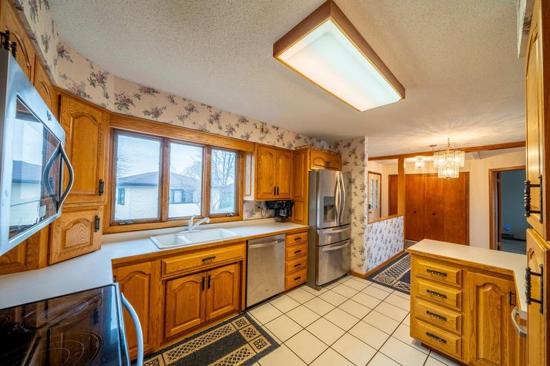 614 S Shore Dr, Detroit Lakes, MN 56501