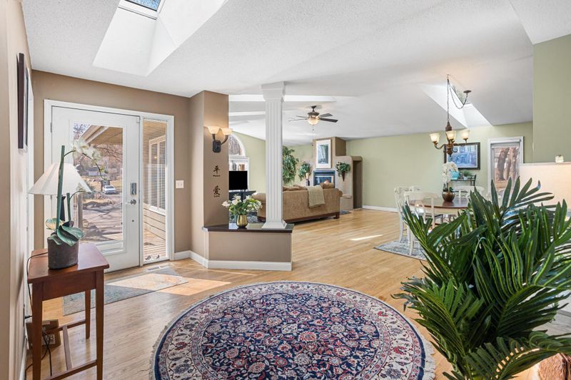 6859 Yuma Dr, Chanhassen, MN 55317