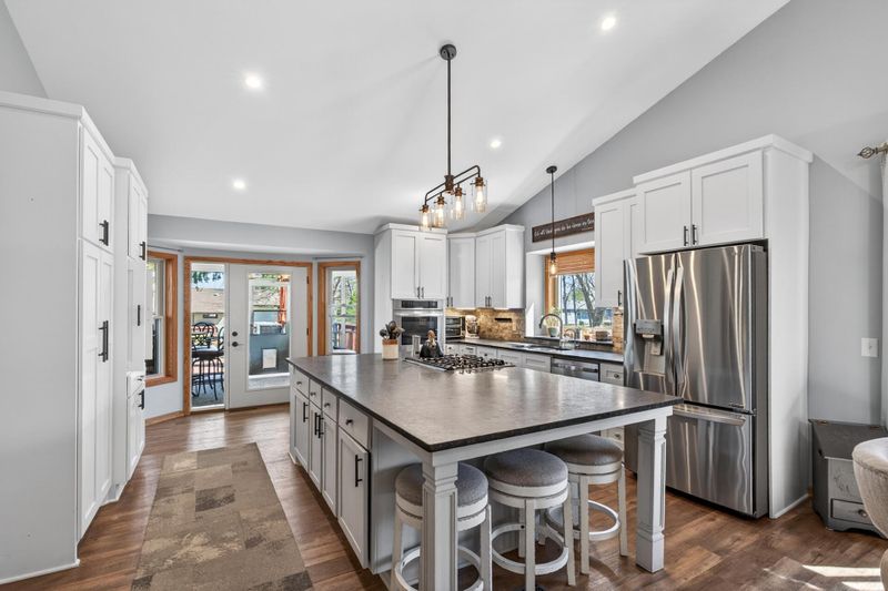 2541 Emerald Ln, Shakopee, MN 55379